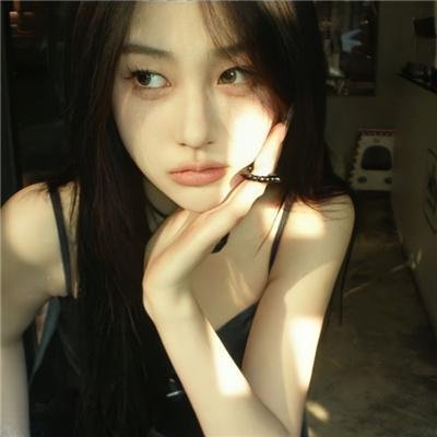 照片里的伴娘
